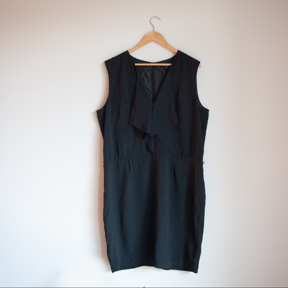 ATTITUDE | BLACK SLEEVELESS DRESS